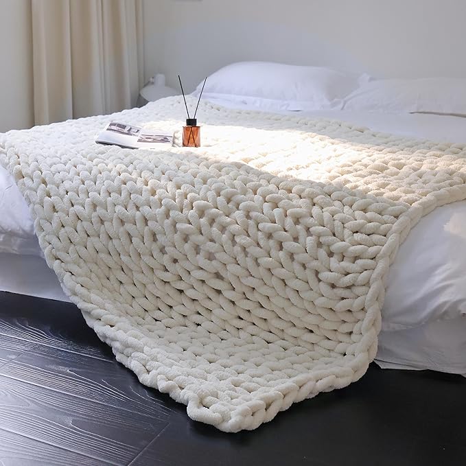 Maetoow Chenille Chunky Knit Blanket Throw （30×40 Inch）, Handmade Warm & Cozy Blanket Couch, Bed, Home Decor, Soft Breathable Fleece Banket, Christmas Thick and Giant Yarn Throws, Cream