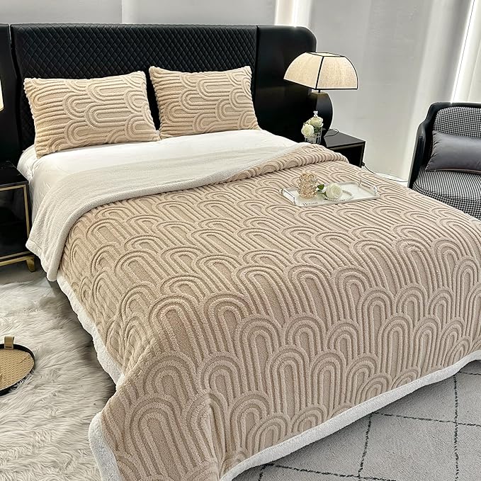 UKELER Sherpa Fleece Blanket 60 × 80 inch, Ultra Soft Twin Size Throw Blanket for All Season, Cozy Plush Arch Blankets for Bed Couch Sofa Office Camping, Camel