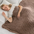 Maetoow Tighter Version Chenille Chunky Knit Blanket Throw （40×50 Inch）, Handmade Warm & Cozy Blanket Couch, Bed, Home Decor, Soft Fleece Banket, Boho Thick Blankets and Giant Yarn Throws，Brown