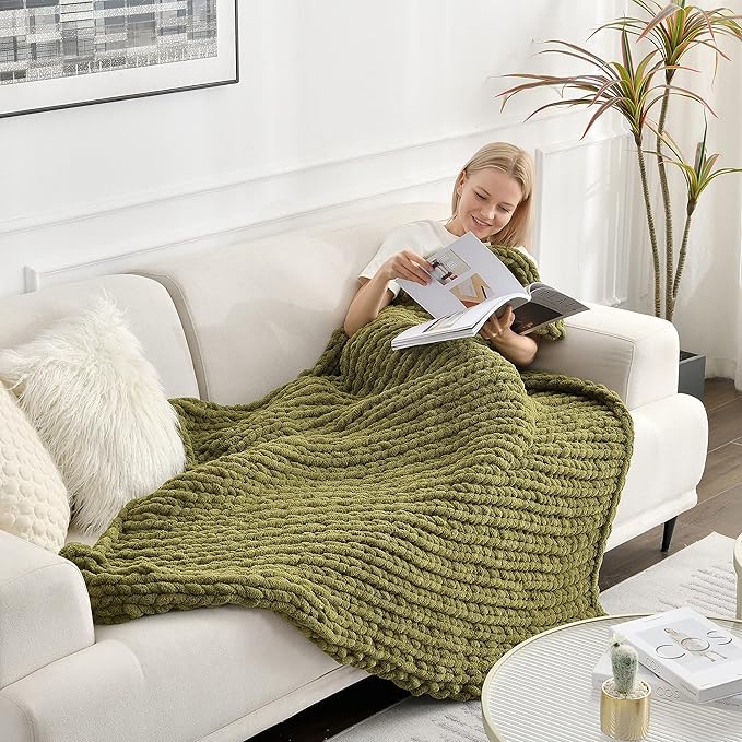 Maetoow Tighter Version Chenille Chunky Knit Blanket Throw 50×60 Inch, Handmade Warm & Cozy Blanket Couch, Bed, Home Decor, Soft Fleece Banket, Boho Thick Blankets and Giant Yarn Throws，Olive Green